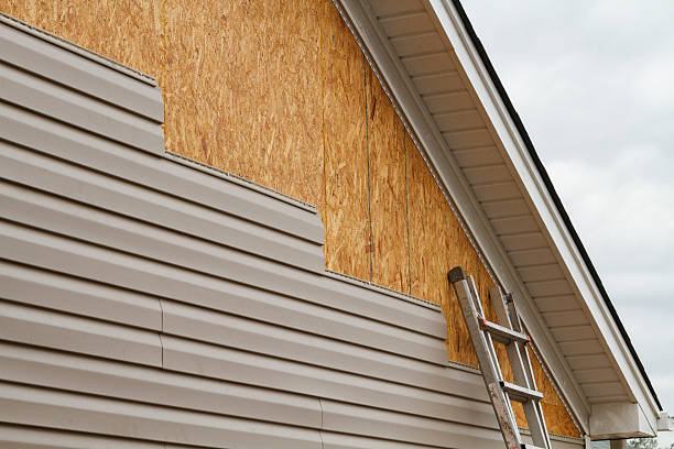 Professional Vinyl Siding technician working in Powells Point, NC